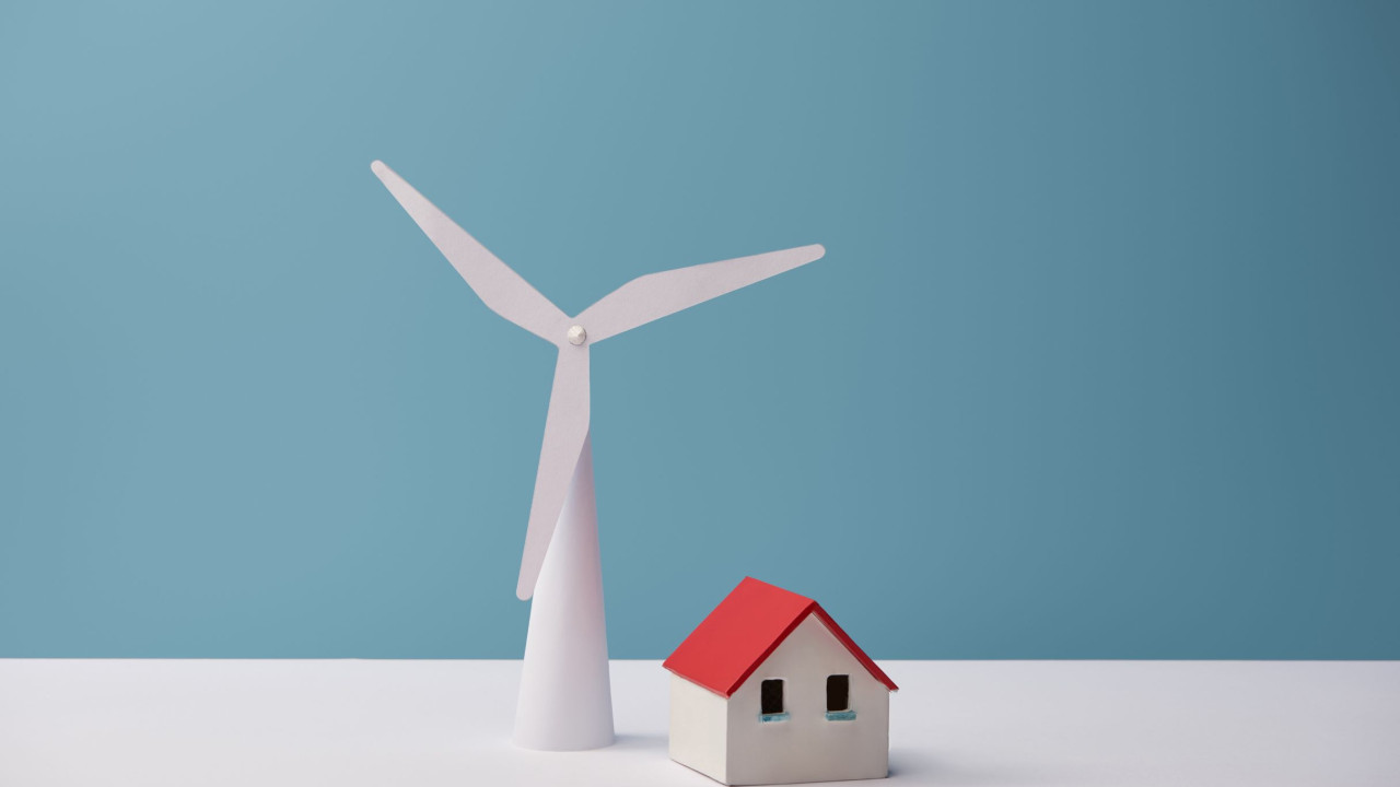 Kluczowy szczegół wpływający na opłacalność przydomowego wiatraka
