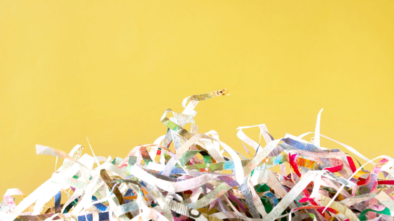 Stwórz opał z makulatury – prosty sposób na ekologiczne ciepło