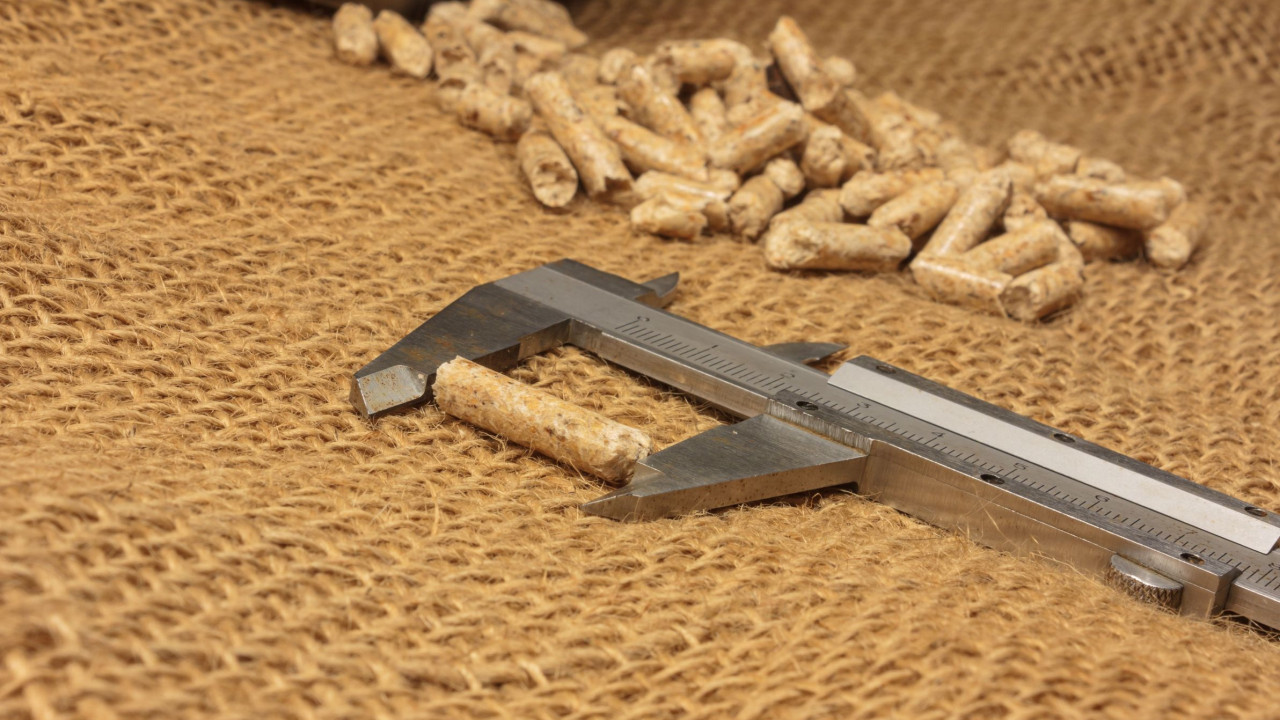 Nie mróz winowajcą: co naprawdę podnosi ceny pelletu?