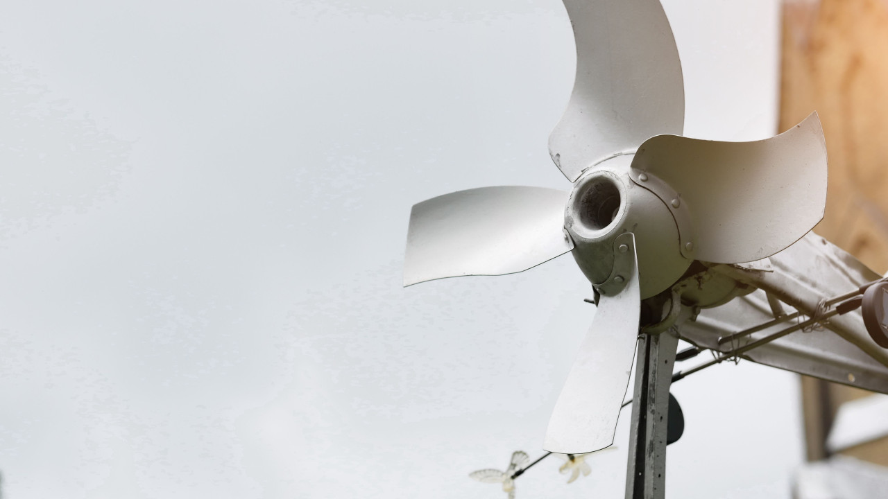 Nieudana próba DIY: tani wiatrak z internetu zawodzi oczekiwania