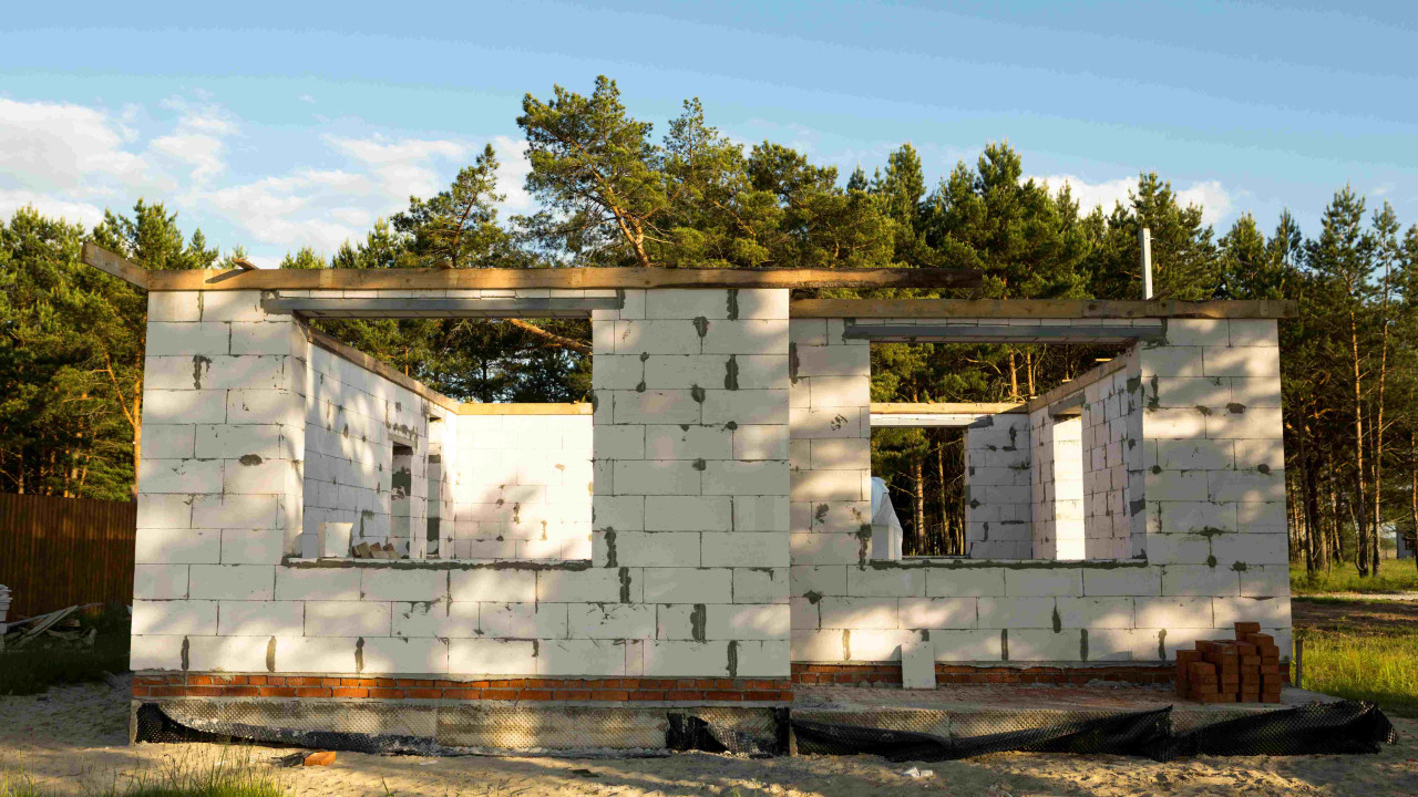 Koszt budowy domu 100 m² w 2023 roku: aktualne ceny zaskakują