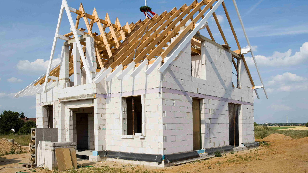 Budowa domu 2026: Kluczowy etap, gdzie inwestorzy tracą budżet