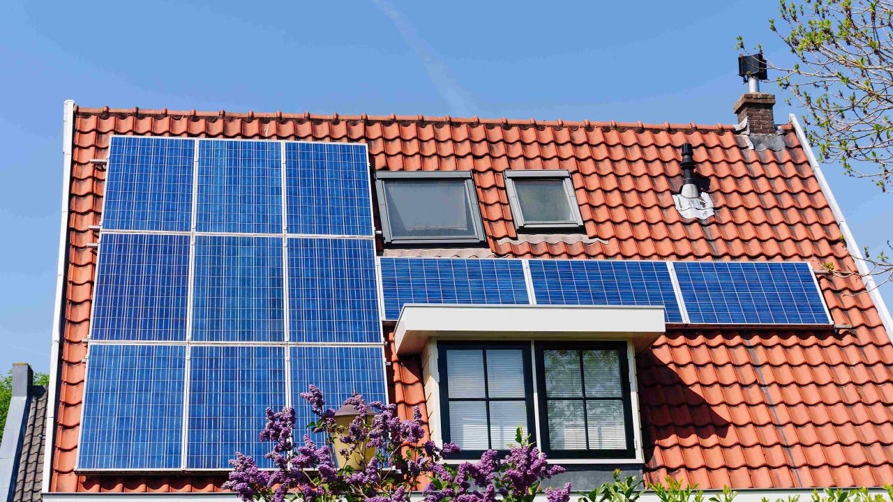 Fotowoltaika: Dlaczego wydajność może spadać z tygodnia na tydzień?