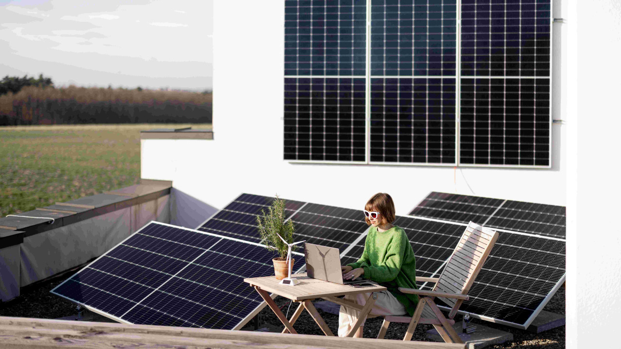 Fotowoltaika na balkonie: Czy to się opłaca? Zobacz wyniki testu