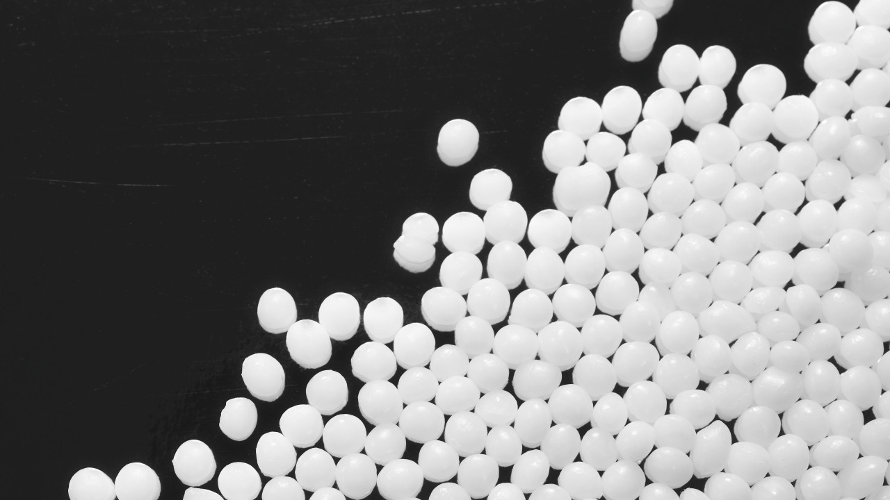 Błąd montażu styropianu: Elewacja odpadła po dwóch zimach