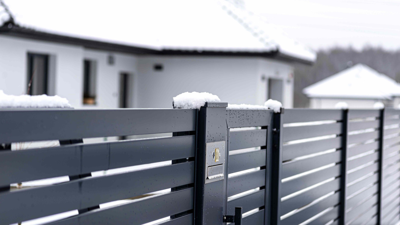 Idealna głębokość fundamentu pod ogrodzenie: uniknij problemów na lata