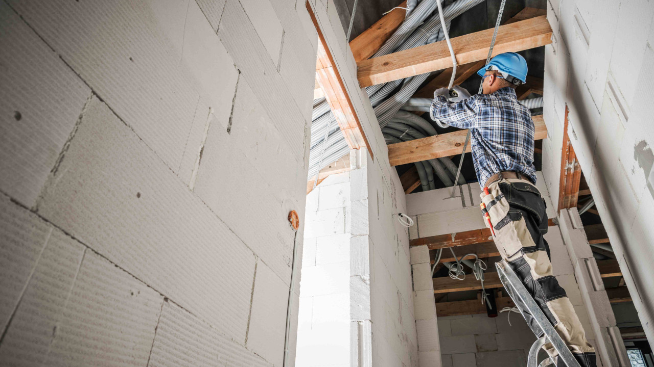 Ceny usług ekip budowlanych na 2026 rok: Sprawdź aktualne stawki