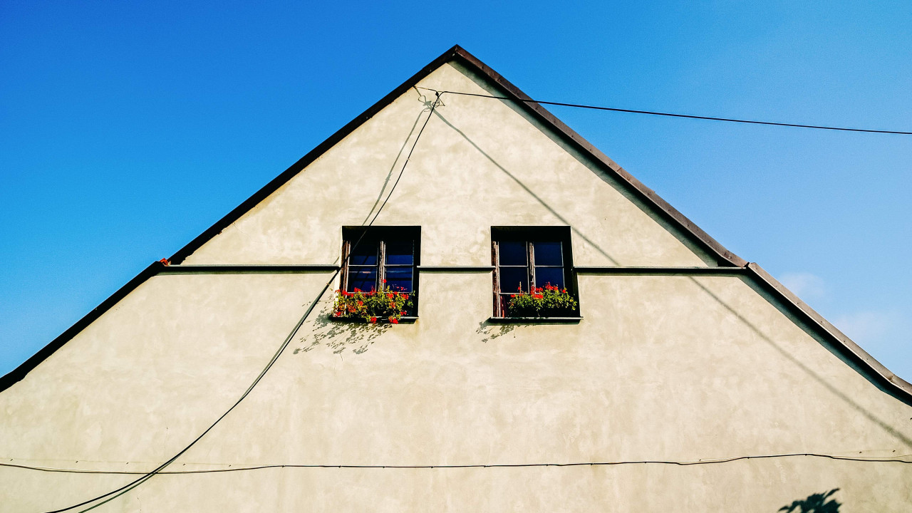 Klasyczny błąd przy elewacji: pęknięcia już po dwóch latach