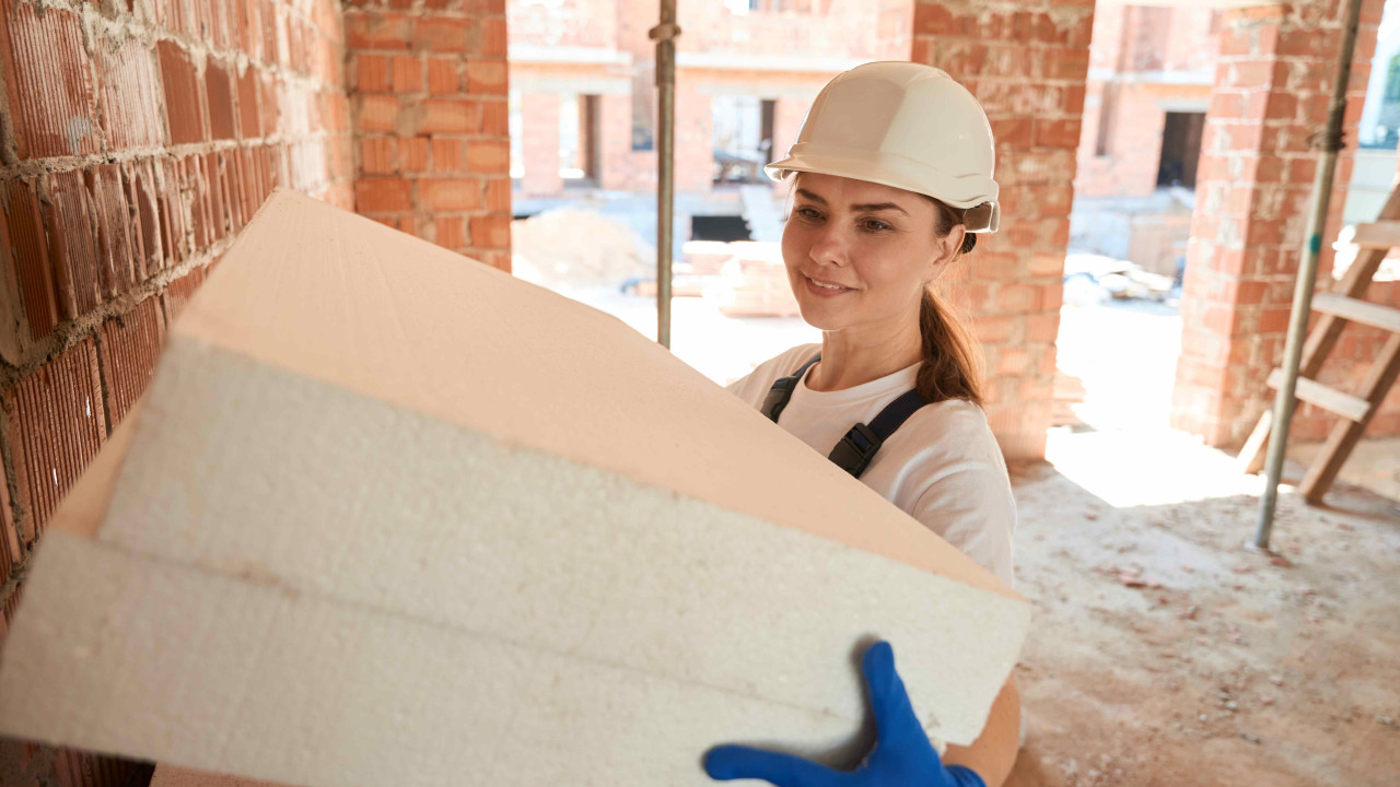 Wełna czy styropian? Kluczowy parametr wyboru dla inwestorów