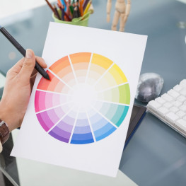 Jak poprawnie dobierać kolory we wnętrzach? Podstawowe zasady aranżacji