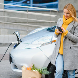 Przewodnik po samochodach elektrycznych: Na co zwrócić uwagę przy zakupie?