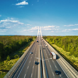 "Poznań-Warszawa w 2,5 godziny: tańsza alternatywa dla A2 i PKP"