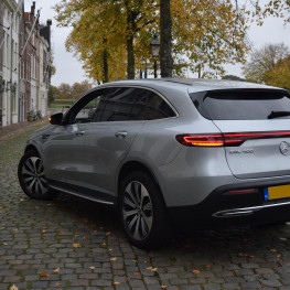 "Elektryczny Mercedes GLC: połączenie technologii i zmysłowego designu"