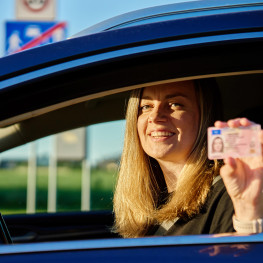 Kto musi wymienić prawo jazdy w 2025? Sprawdź, co zrobić krok po kroku