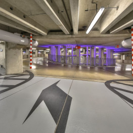 Kierowcy utknęli na podziemnym parkingu galerii: "Błagam, pomocy"