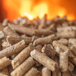 Pellet za drogi? Zamiennik staje się popularny, ale niesie ryzyko